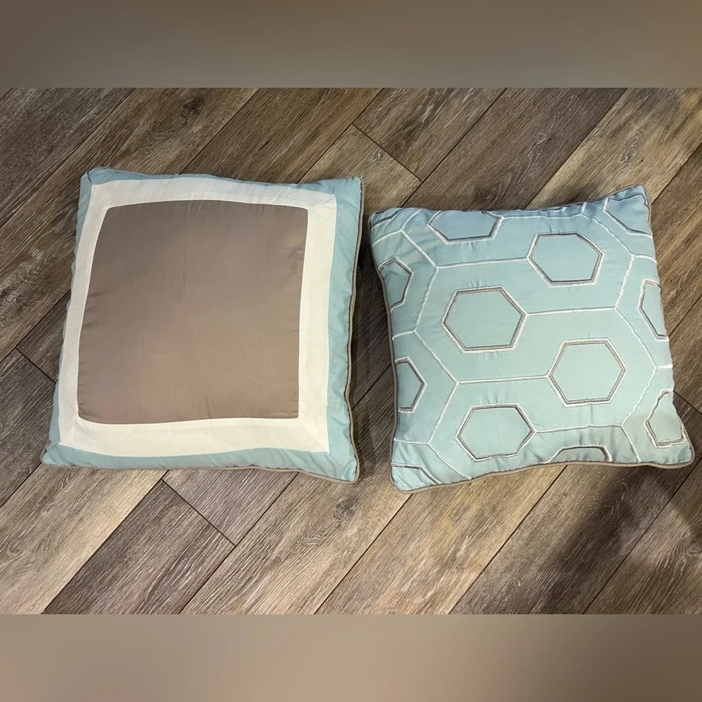 Set of 2 Throw Pillows
